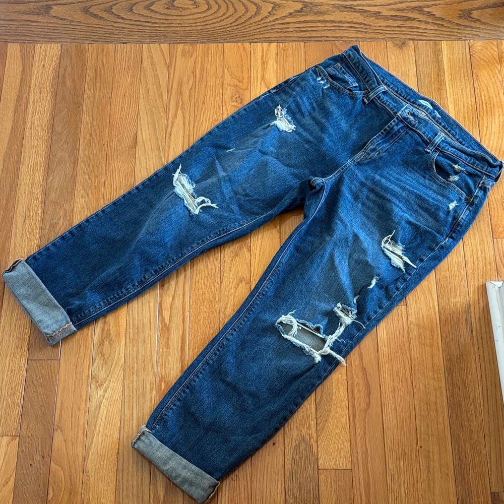 Old navy women’s Blue Distressed Jeans